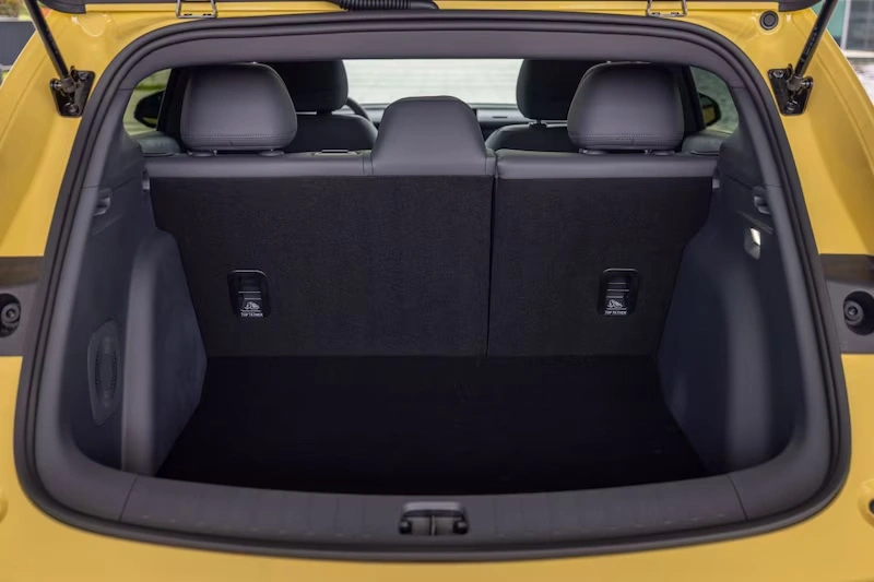 2026 Leapmotor B05 – 345-Liter Kofferbak met Achterstoelen Rechtop