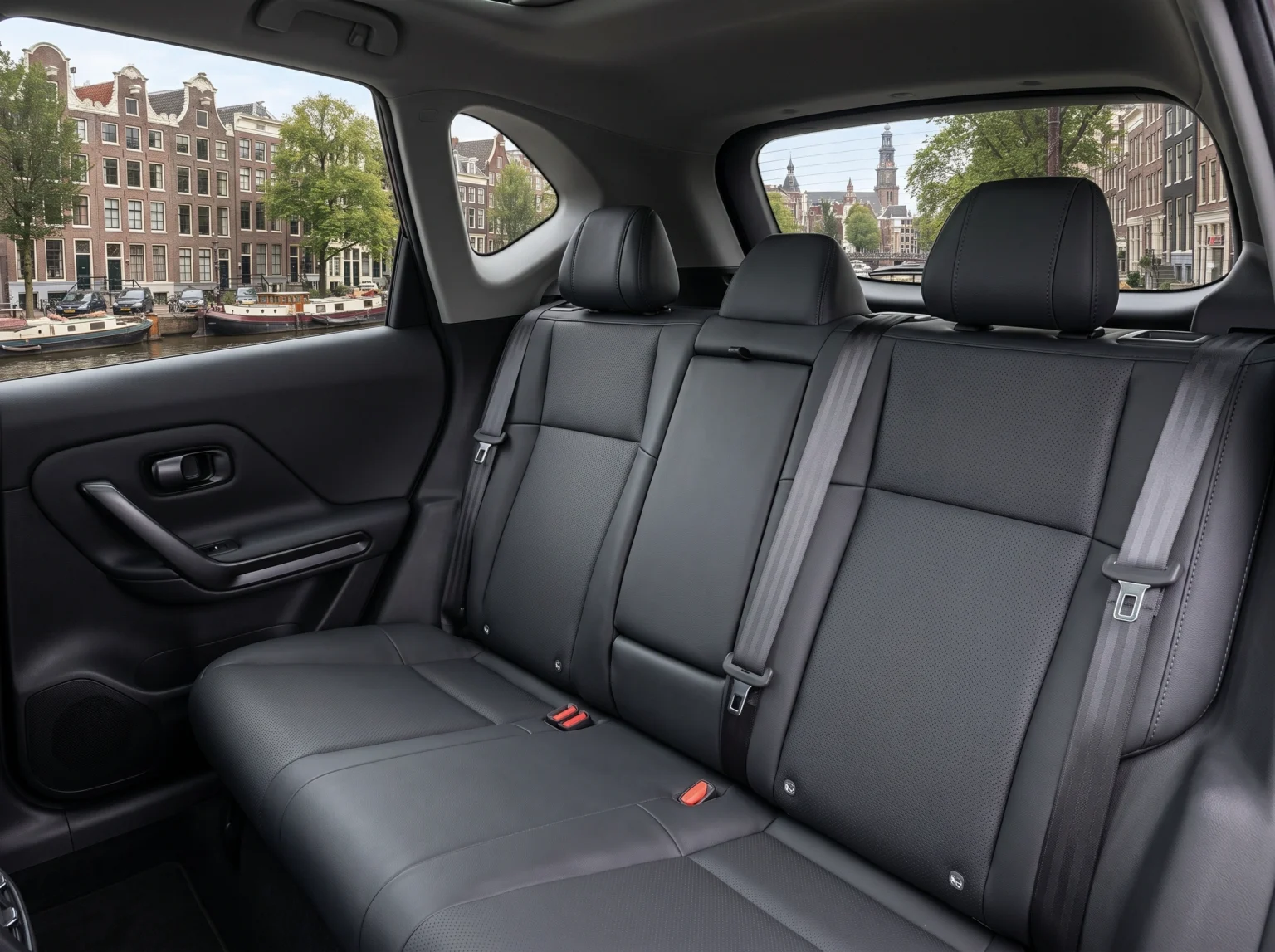2026 Leapmotor B05 – Achterste Passagierscabine met Donkere Eco-lederen Stoelen