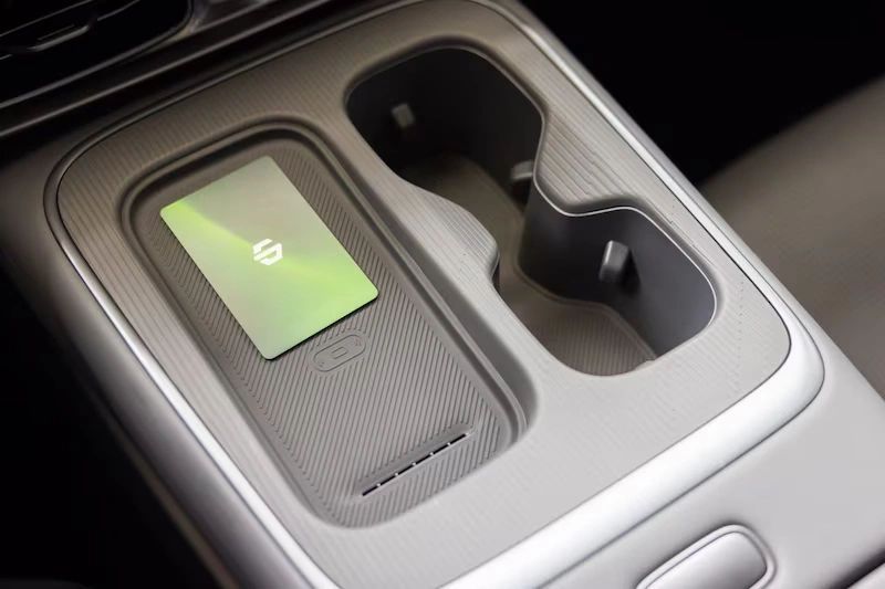 2026 Leapmotor B05 – Draadloze Smartphoneoplader met NFC-sleutelkaart