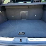 Open bagageruimte van de 2026 Peugeot 408 met laadvolume en hoedenplank.