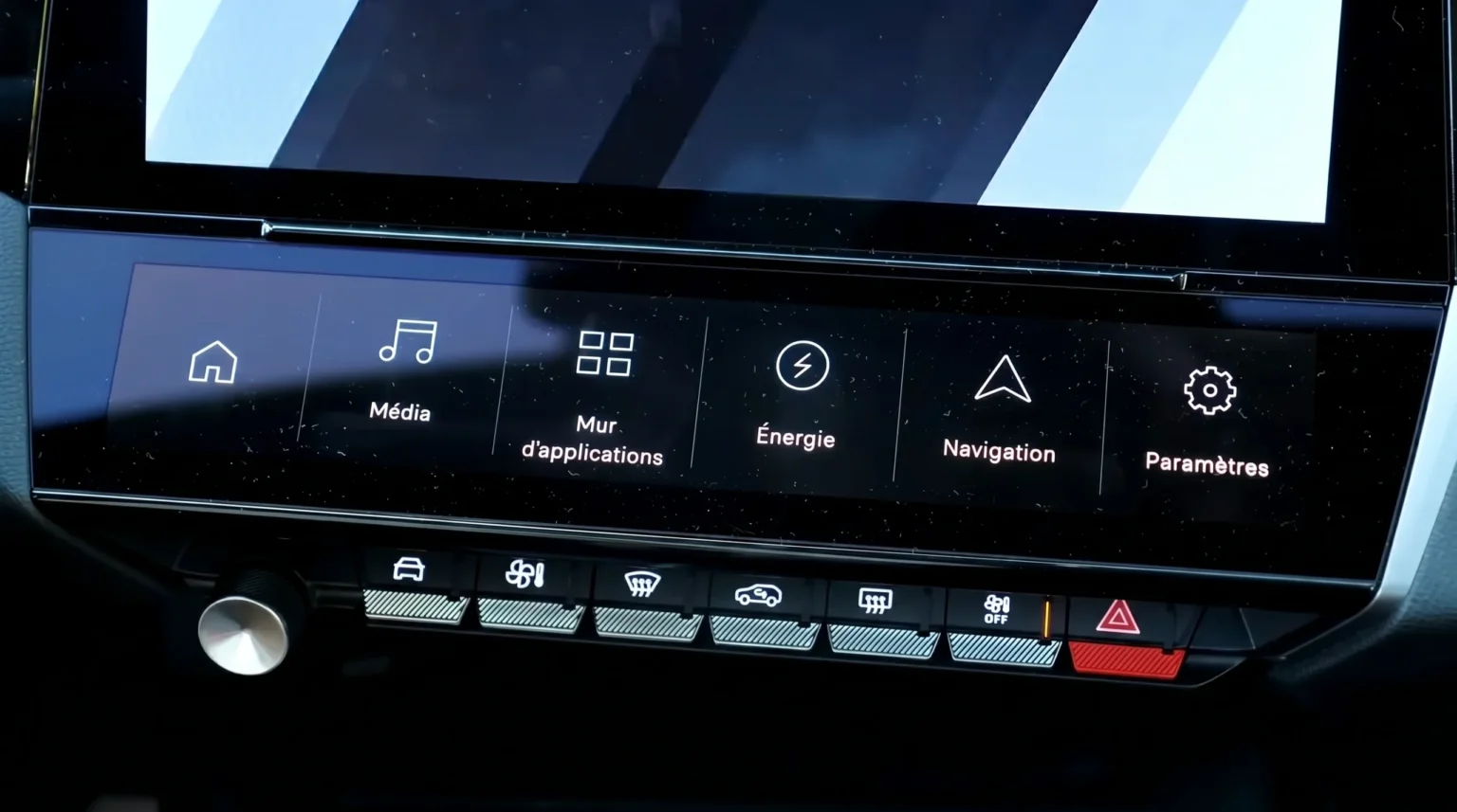 Close-up van de i-Toggle-balk met media-, energie- en navigatiepictogrammen.