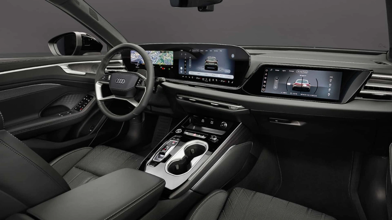 Interieur van de Audi A6 Allroad met digitaal MMI panoramadisplay en stuur