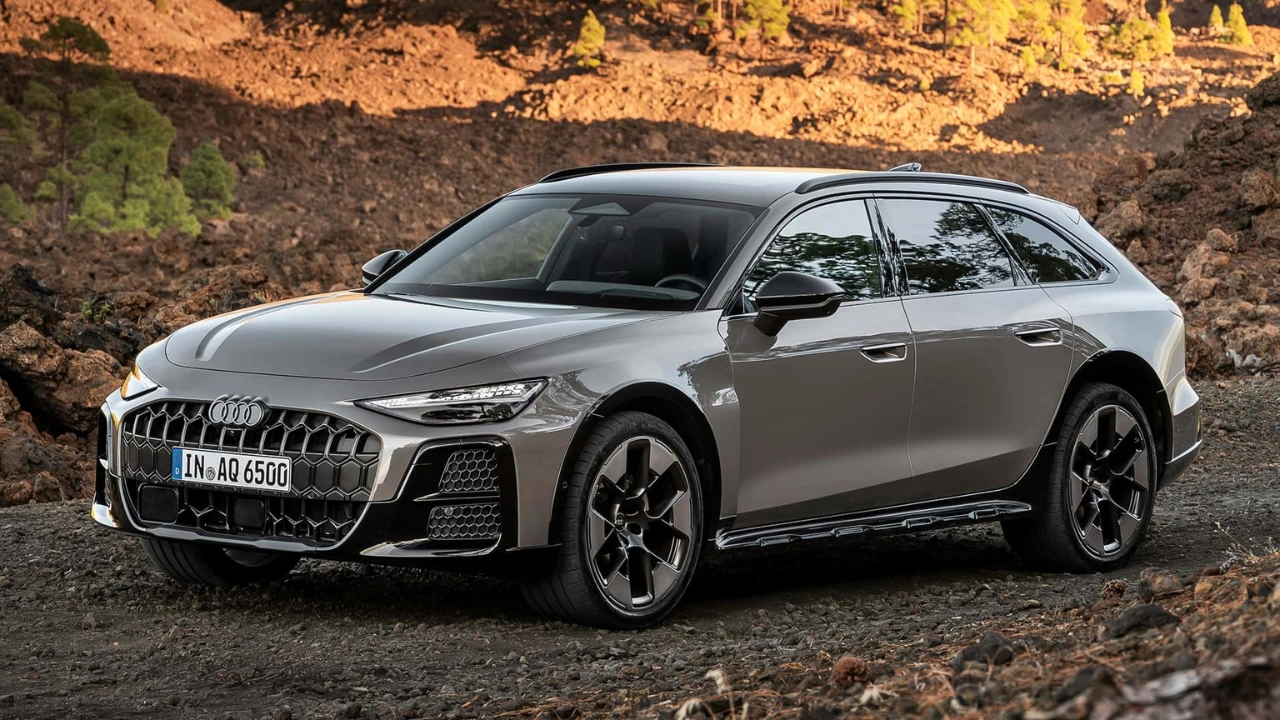Zilveren Audi A6 Allroad driekwart vooraanzicht op vulkanisch grindterrein