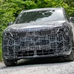 BMW iX5 test op onverharde weg