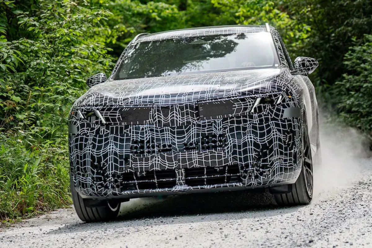 BMW iX5 test op onverharde weg