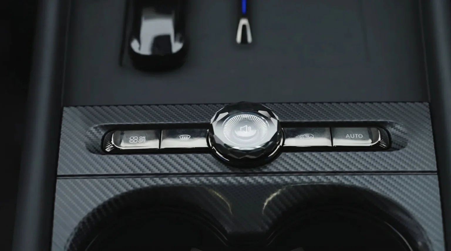 Lynk & Co 07 GT Bedieningsdetail