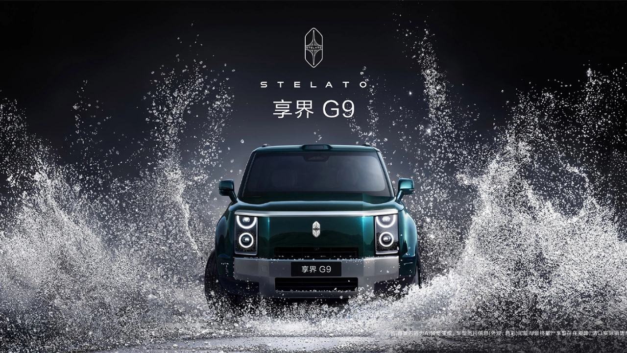 Vooraanzicht van de donkergroene Stelato G9 off-road SUV met Huawei HarmonyOS Star Ring-koplampen die door het water spat.