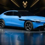Volkswagen ID. Unyx 09 Elektrische Sedan Vooraanzicht Zijkant