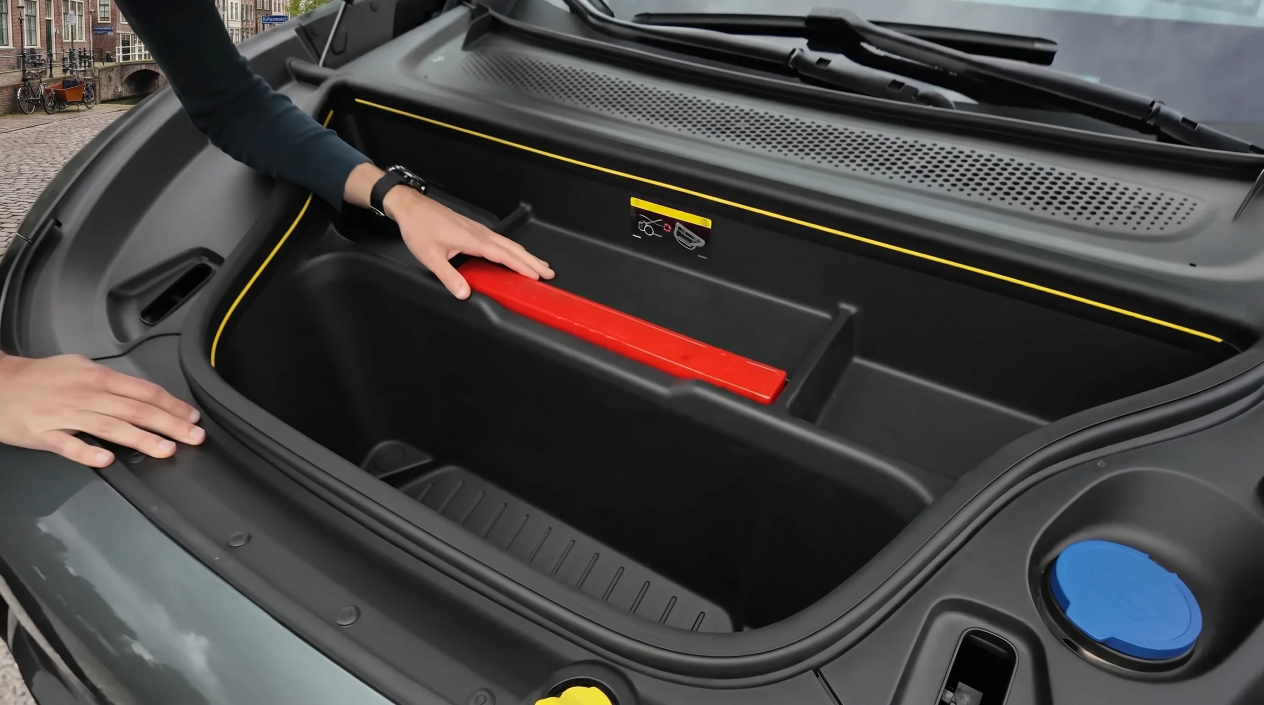 Volvo EX60 — 58-Liter Frunk Slimme Opbergruimte onder de Motorkap