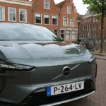 Volvo EX60 — Matrix LED Koplampen & Volvo-Logo Close-Up