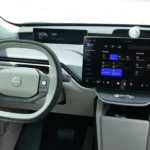 Volvo EX60 — Minimalistisch Cockpit met 15" OLED & Bestuurdersdisplay