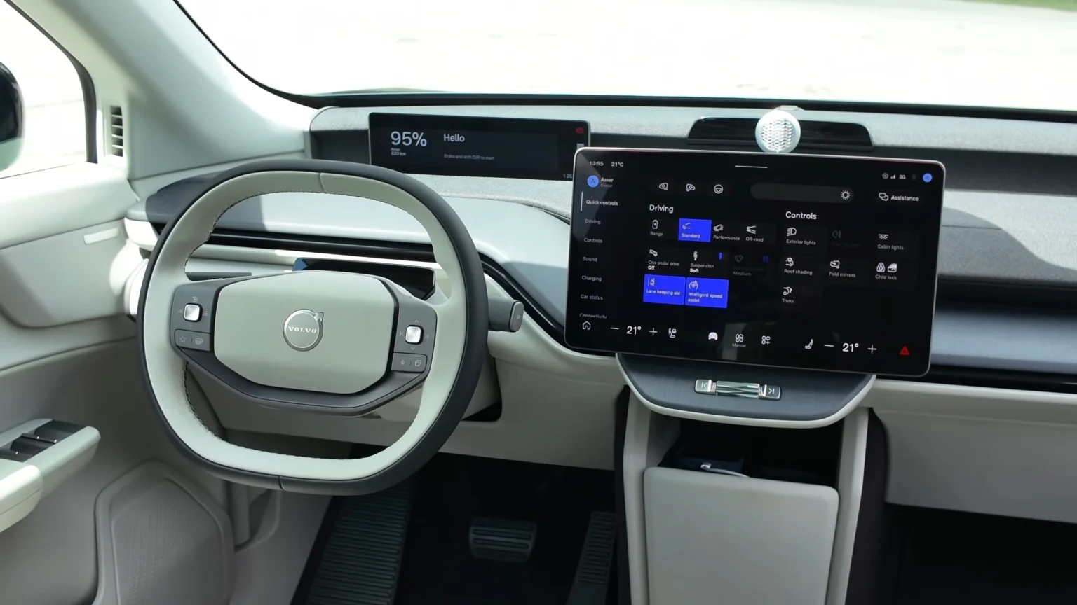 Volvo EX60 — Minimalistisch Cockpit met 15" OLED & Bestuurdersdisplay