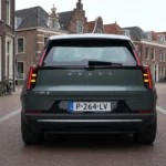 Volvo EX60 — Opvallend Achterdesign met Kenmerkende LED-Achterlichten