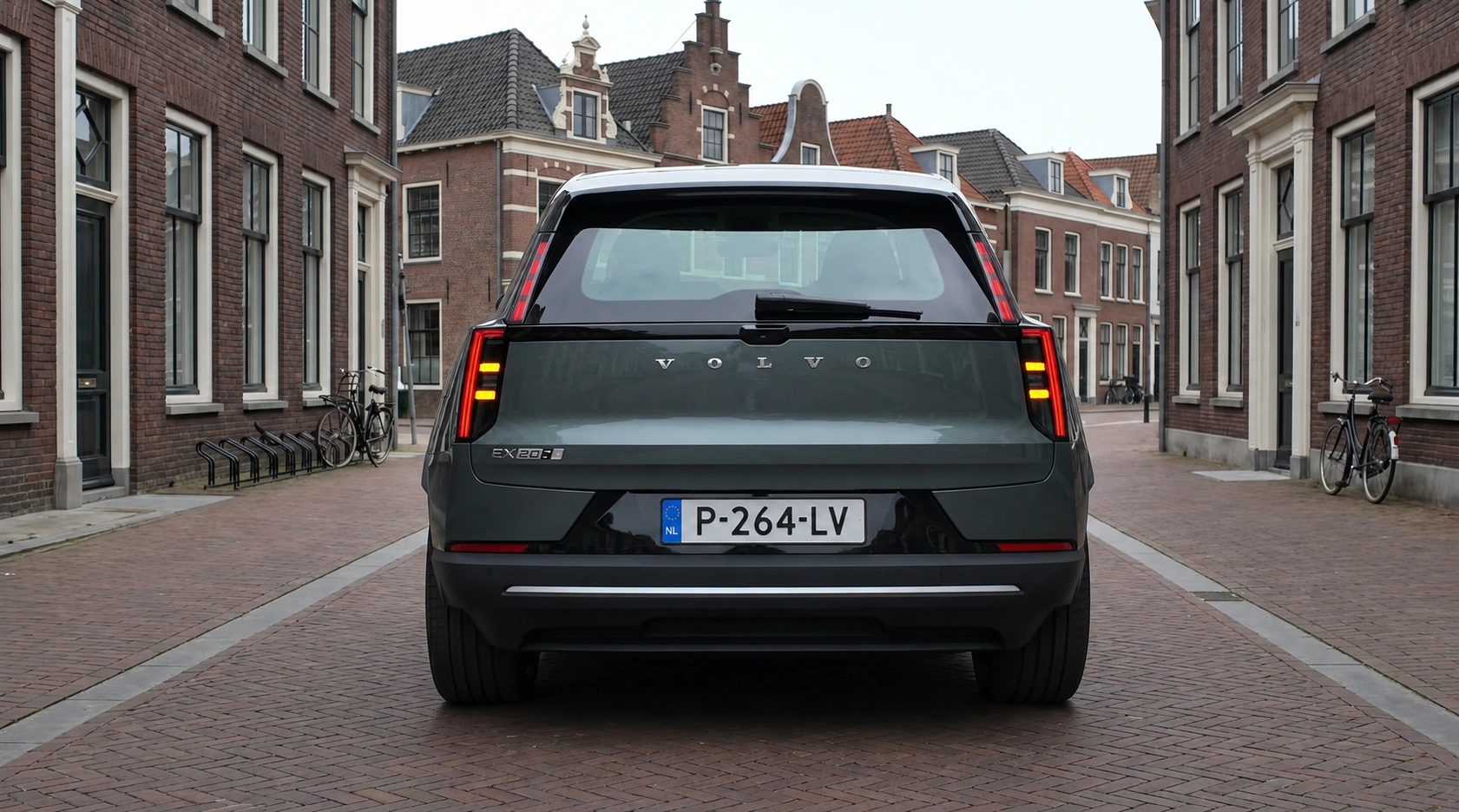 Volvo EX60 — Opvallend Achterdesign met Kenmerkende LED-Achterlichten