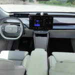 Volvo EX60 — Panoramisch Dashboardoverzicht